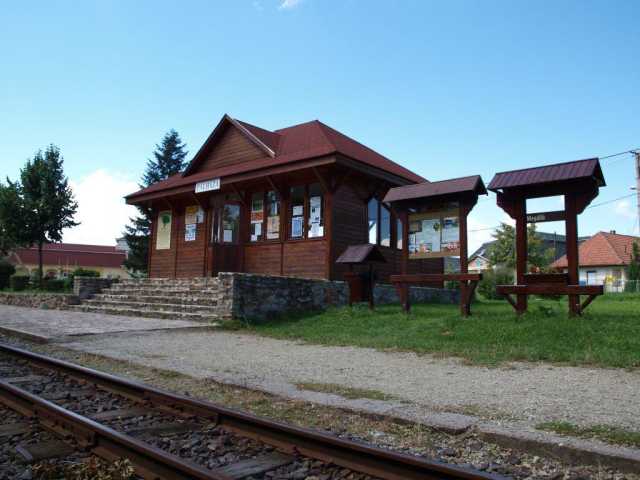 P�lh�za k�zpontja, az �tsz�ll�hely a kisvonatra