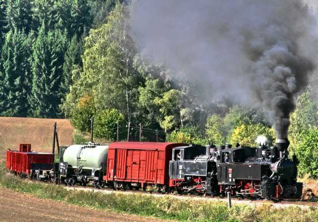 A fot�meg�ll�sok alkalm�val a nem fot�z� utasok a kocsikon maradtak, de elb�jtak