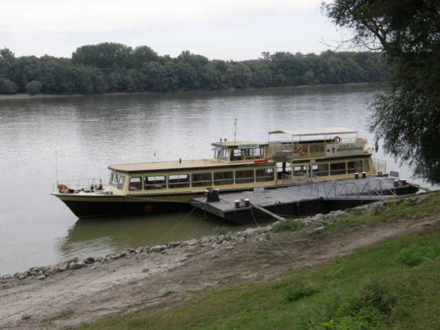 Átszálló állomás hajóra Gemenc-Dunaparton