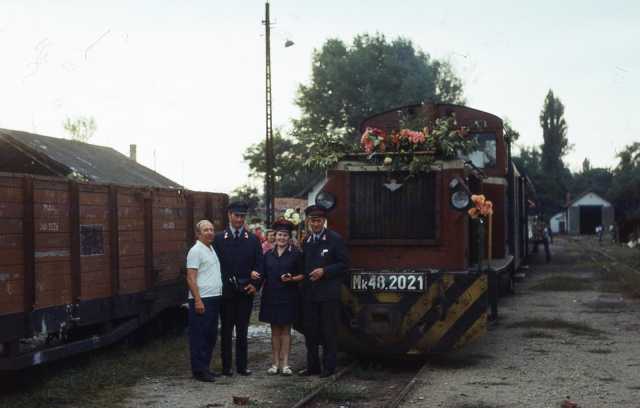 Az utolsó vonat és személyzete Ásotthalom állomáson (fotó: Papp János)