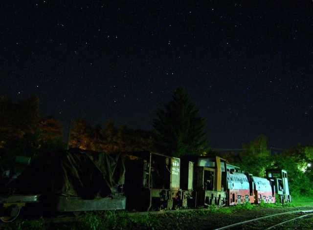 Csillaggarázs a mozdonyok felett