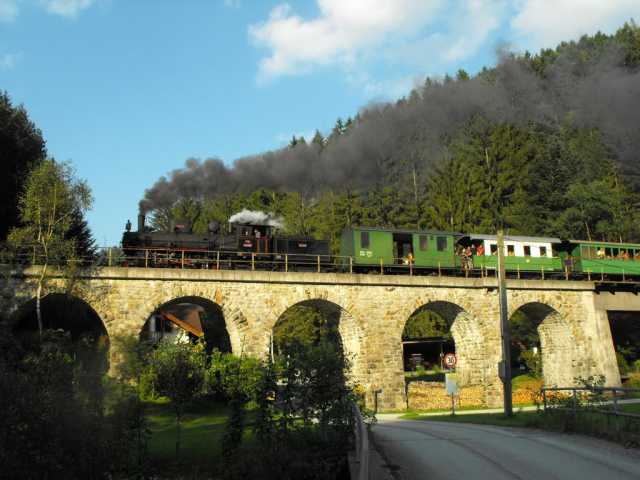 A vonal bővelkedik szép viaduktokban