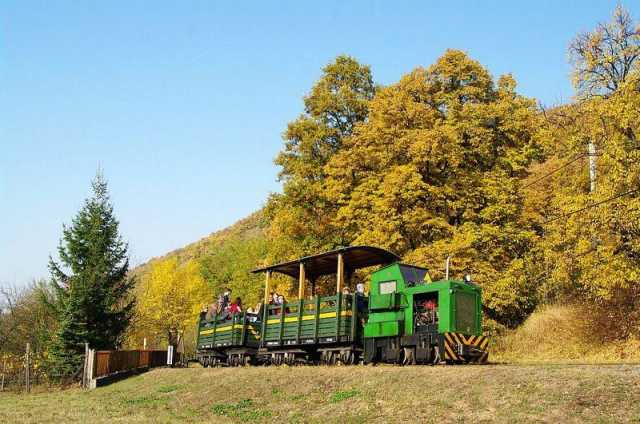 Személyvonat a Kőrózsa-ívben