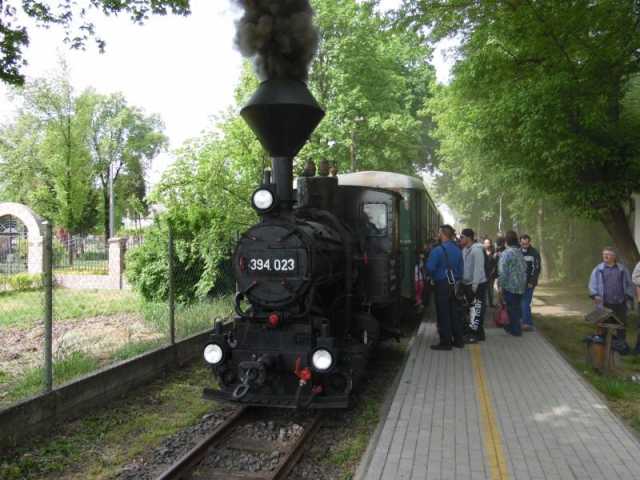 Felszállás! A vasútbarátok örömére a gőzös mögé nem került dízel segédgép.