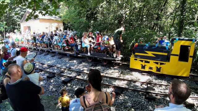 Induló személyvonat, El-9+Kemencei ex.balatonfűzfői kocsi+sok ex.diósdi kocsi