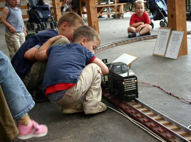 Modellkiállítás a Kőrózsa Panzió teraszán