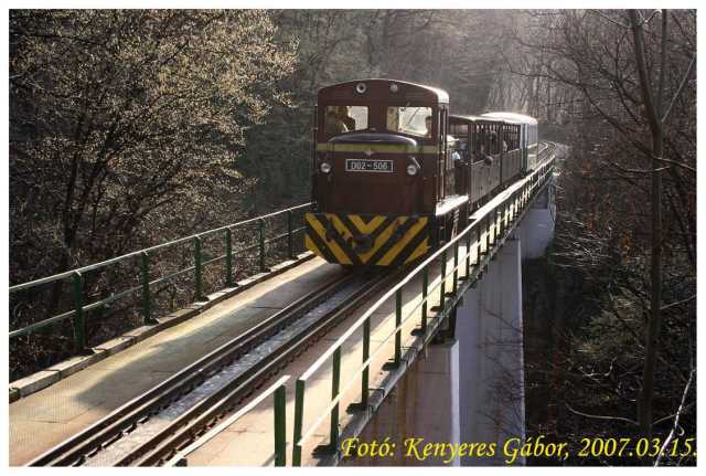 Hosszabb vonat a Mély-völgyi hídon 2007. március 15-én
