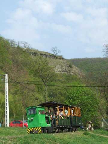 Vonat a Kőrózsa Panziónál